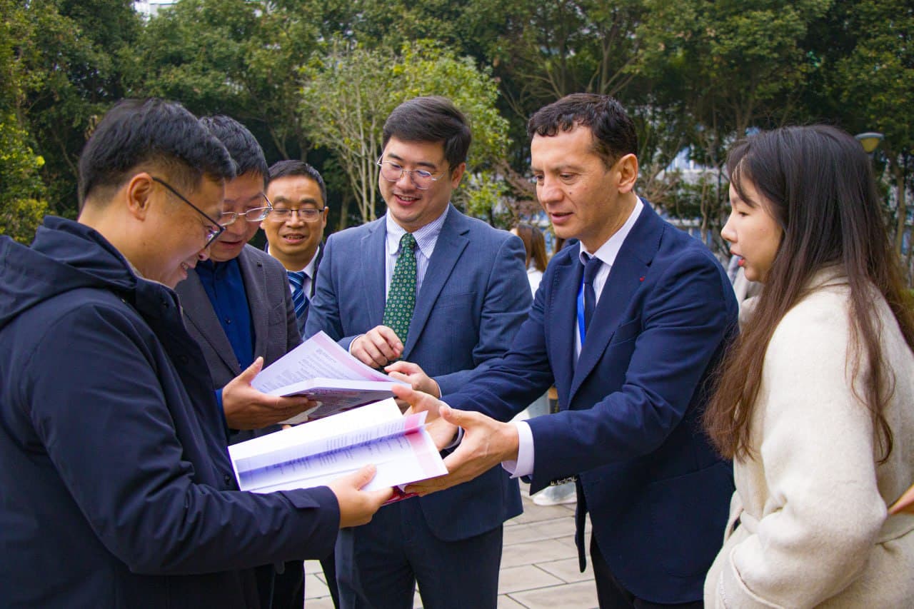 Yana bir guruh o‘zbek mutaxassislari kasbiy ta’lim hamkorligi doirasida Xitoyda malaka oshirmoqda