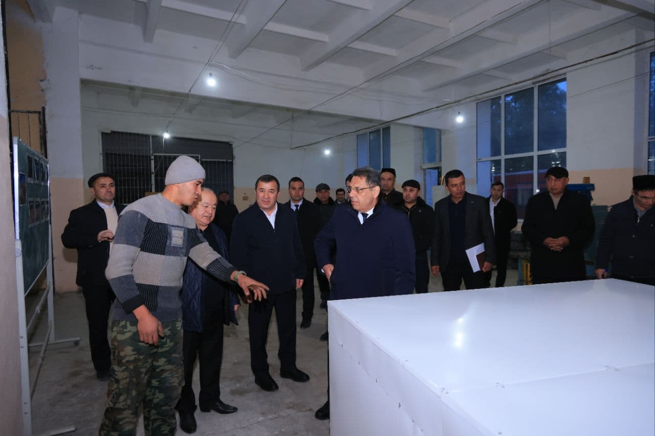 Vazir Samarqandda mahallalarni rivojlantirish boʻyicha talabalar loyihalari bilan tanishdi