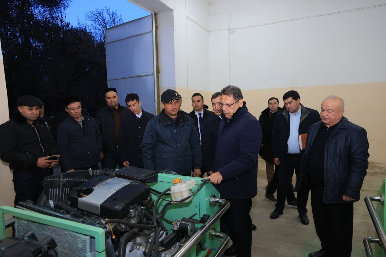 Vazir Samarqandda mahallalarni rivojlantirish boʻyicha talabalar loyihalari bilan tanishdi