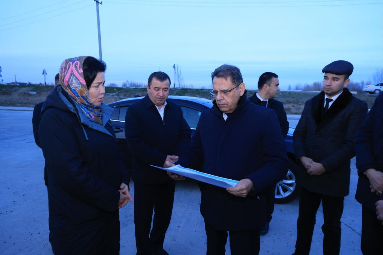 Vazir Samarqandda mahallalarni rivojlantirish boʻyicha talabalar loyihalari bilan tanishdi