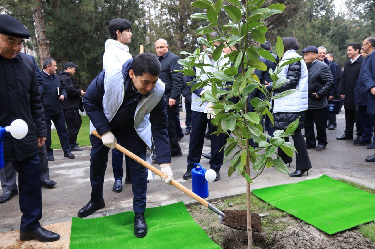 Winner of the “Green University” Competition Awarded a BYD Chazor Electric Vehicle