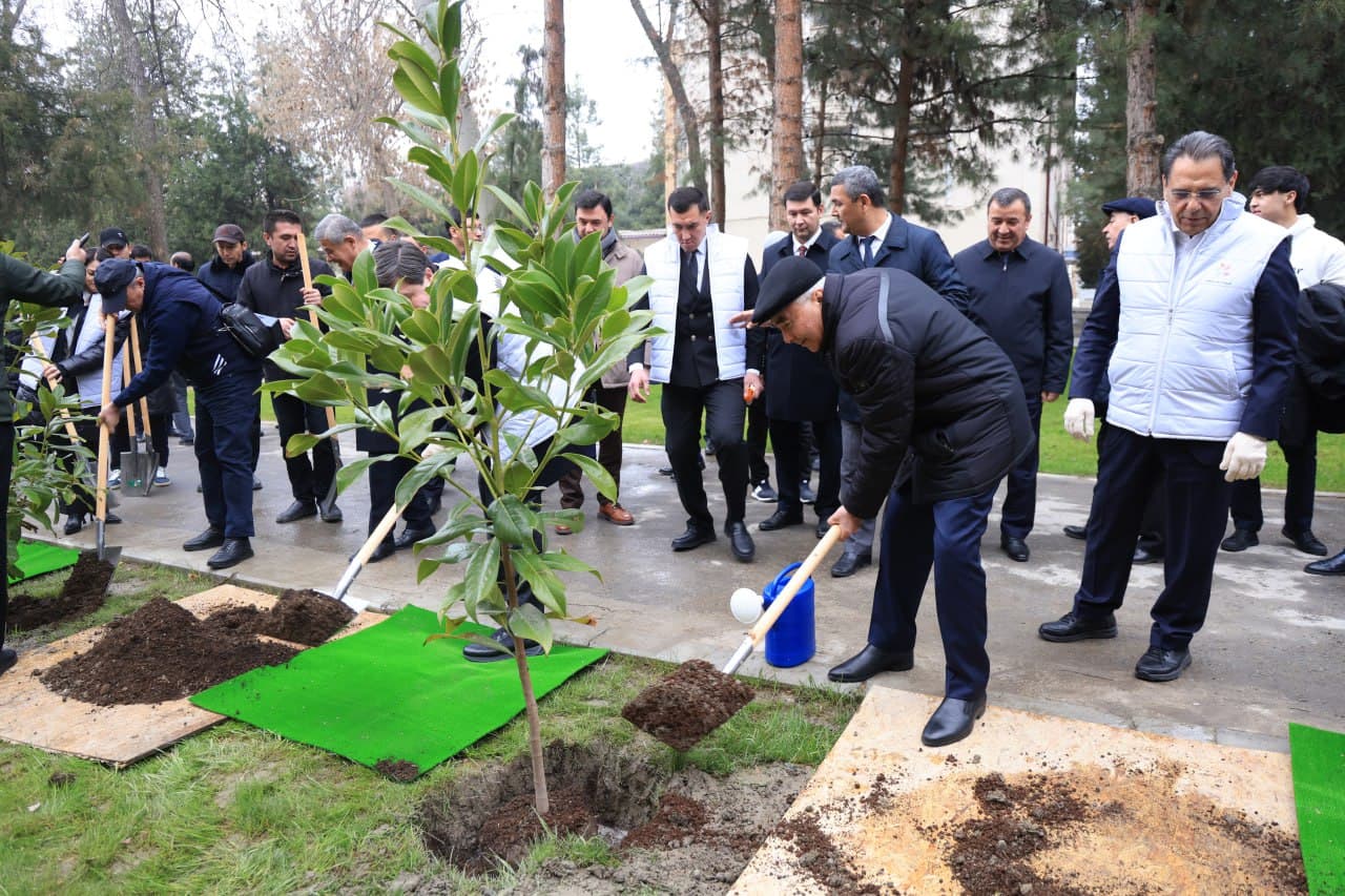 Winner of the “Green University” Competition Awarded a BYD Chazor Electric Vehicle