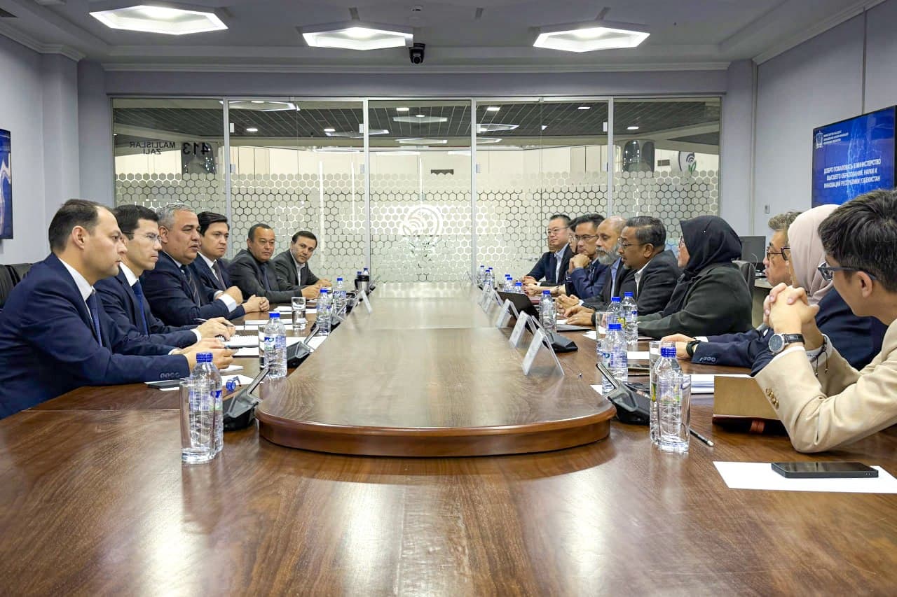 Issues of cooperation in training personnel in the field of semiconductors were discussed.