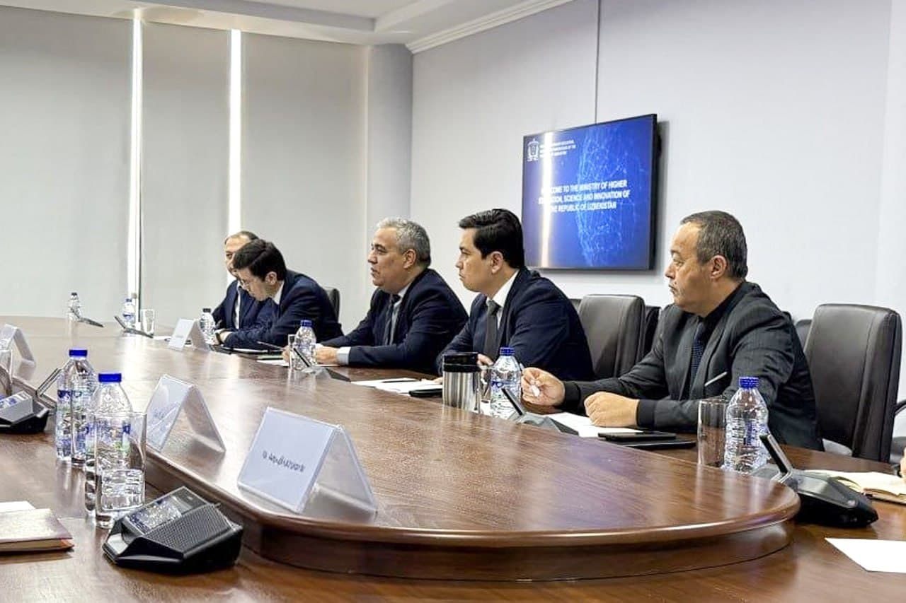 Issues of cooperation in training personnel in the field of semiconductors were discussed.