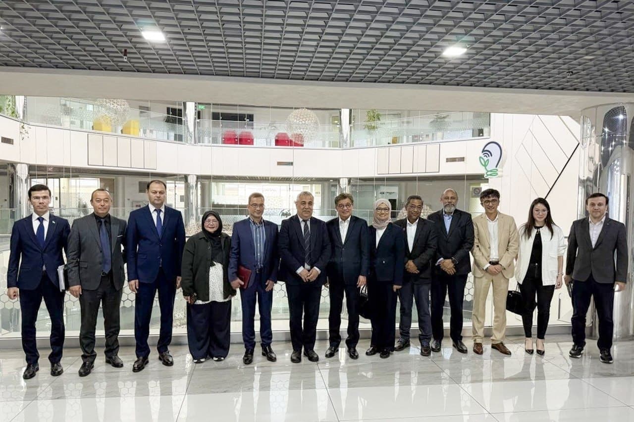 Issues of cooperation in training personnel in the field of semiconductors were discussed.