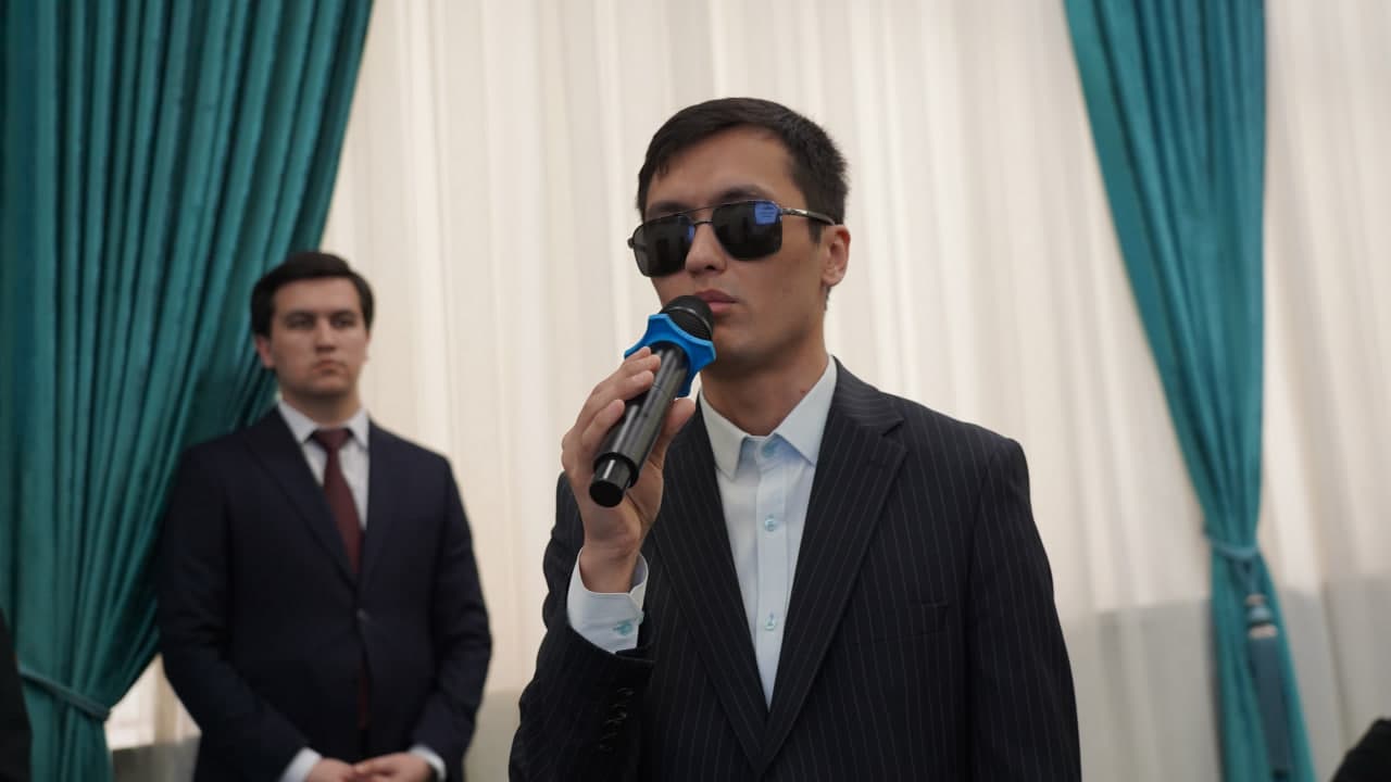 Minister meets with youth