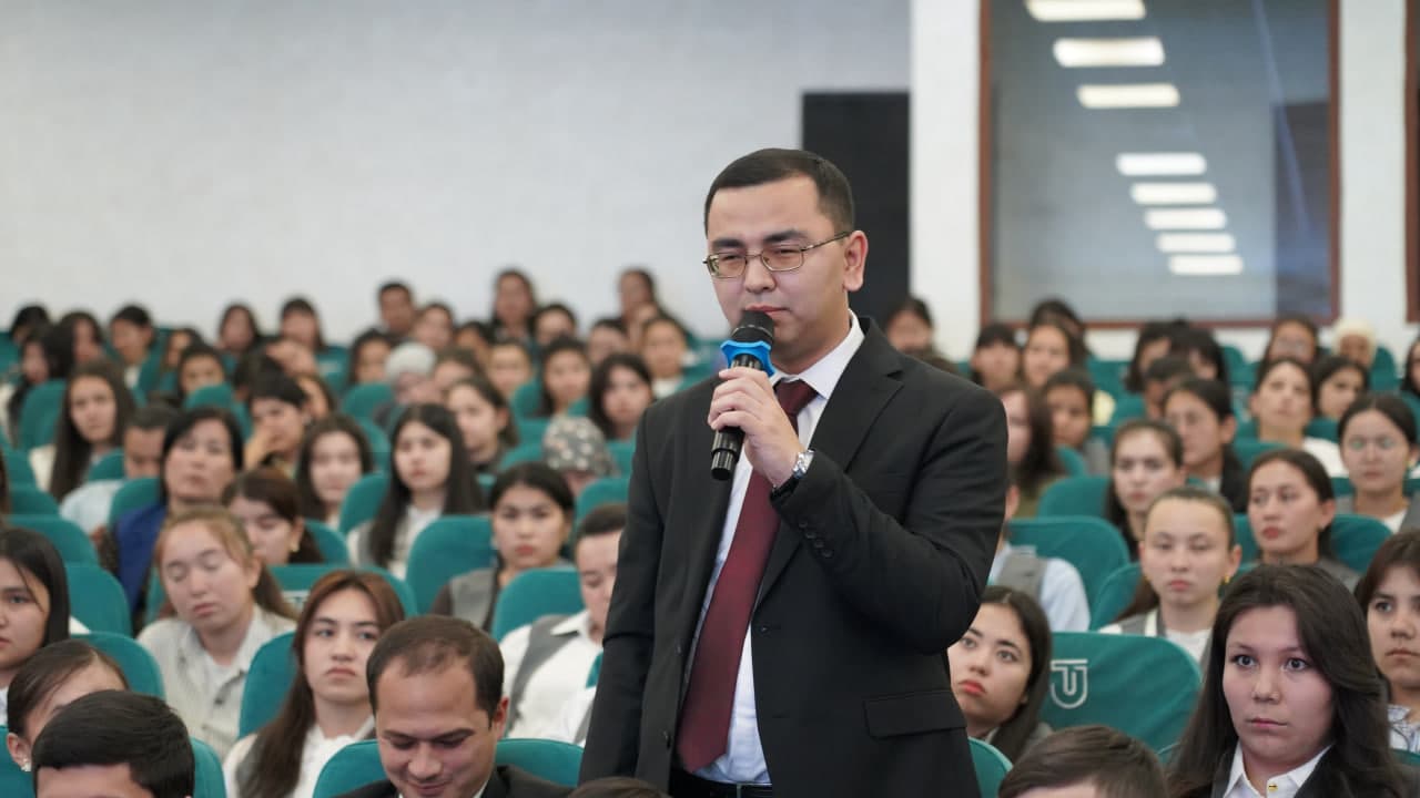 Minister meets with youth