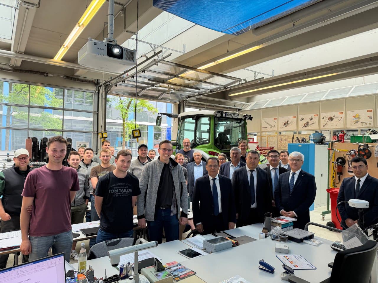 Uzbek Delegation Explores the Activities of the Bavarian Chamber of Skilled Crafts