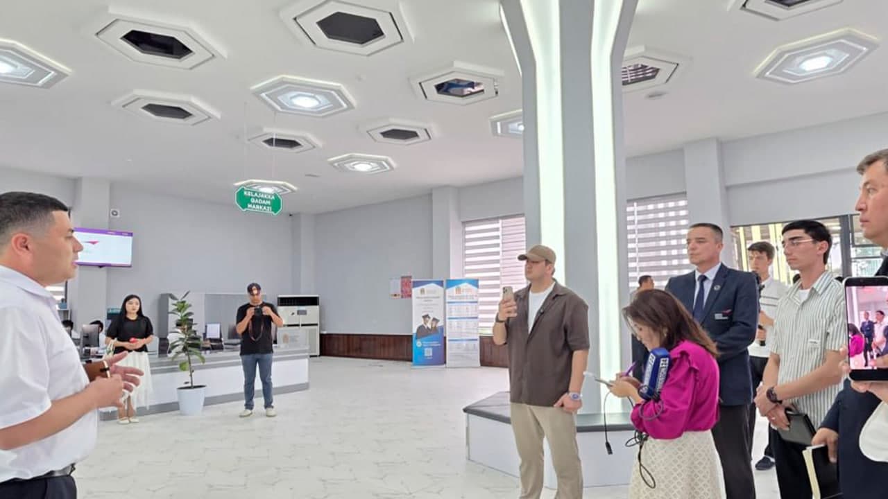 В Каршинском государственном университете организован пресс-тур для журналистов и блогеров