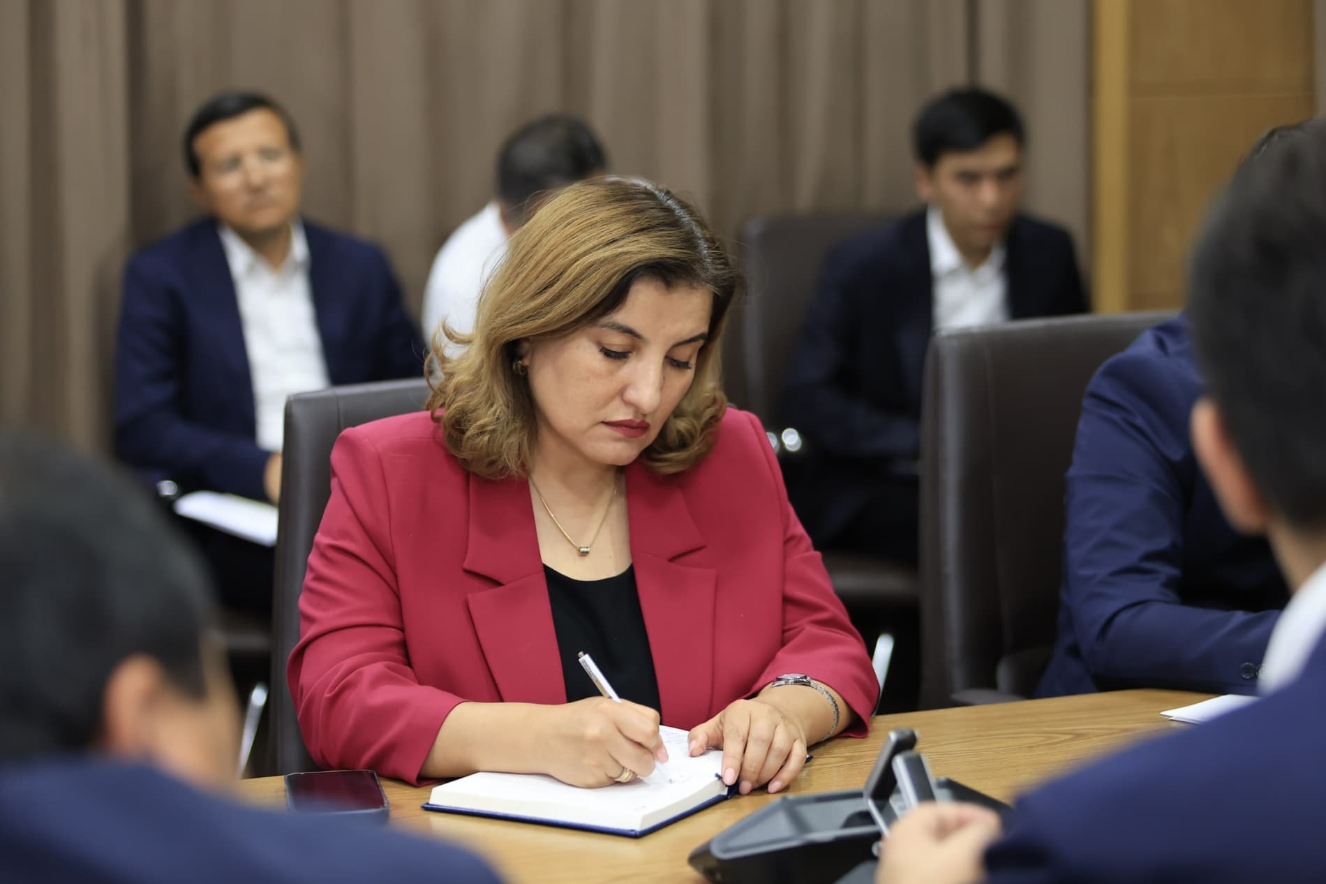 Xorijiy universitetlar bilan hamkorlik loyihalari yuzasidan amalga oshirilayotgan ishlar muhokama qilindi