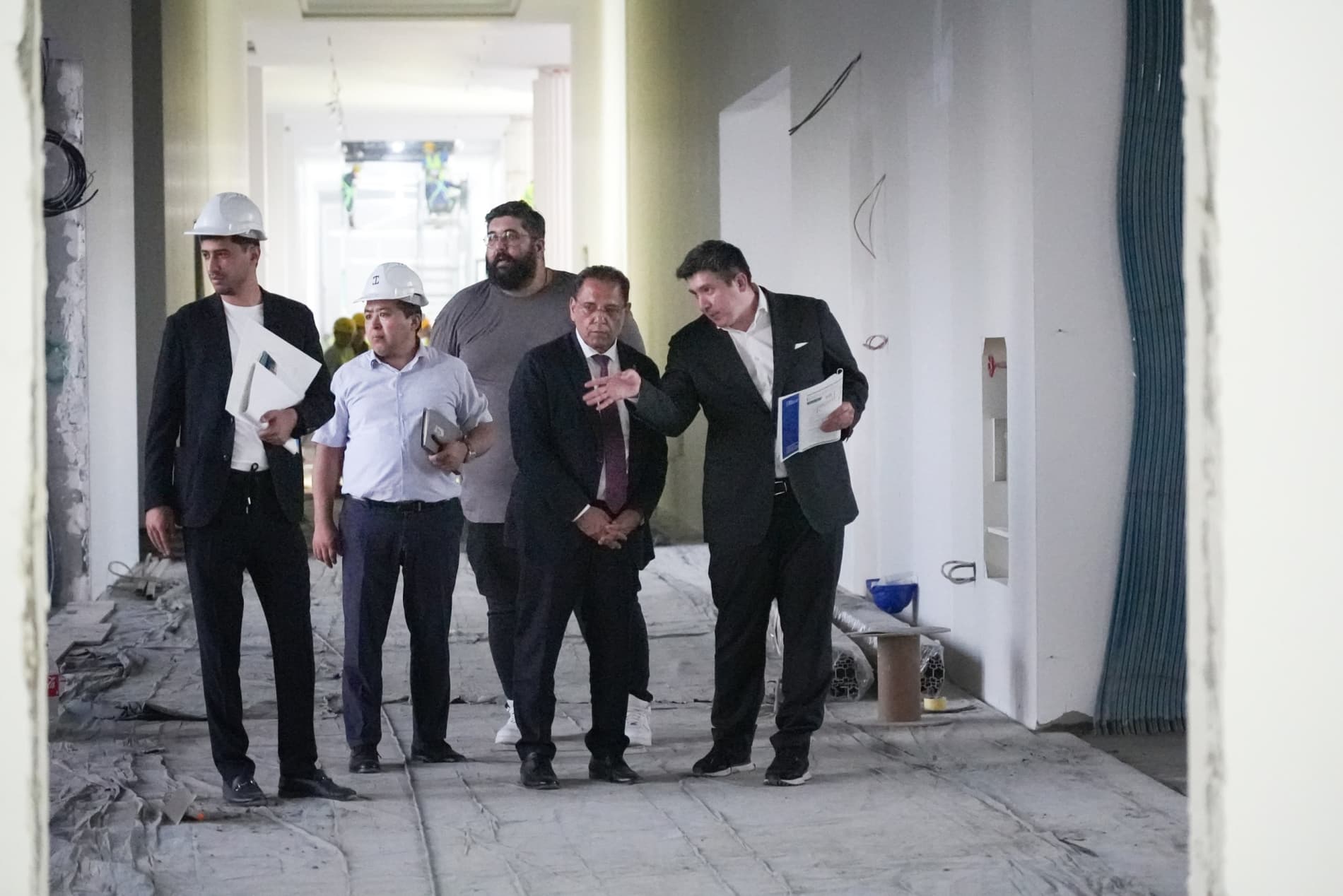 Vazir “Yangi Oʻzbekiston” universiteti faoliyati va yangi kampus qurilishi bilan tanishdi