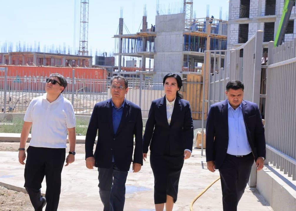 Vazir Urganch davlat universitetining yangi yotoqxonasi bilan tanishdi