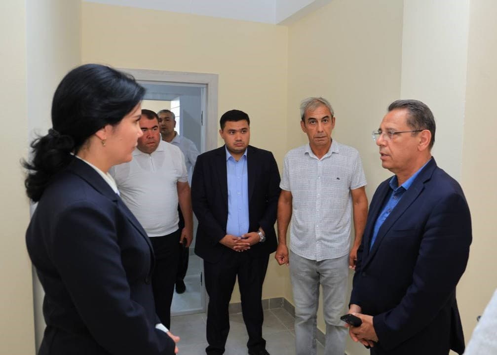 Vazir Urganch davlat universitetining yangi yotoqxonasi bilan tanishdi