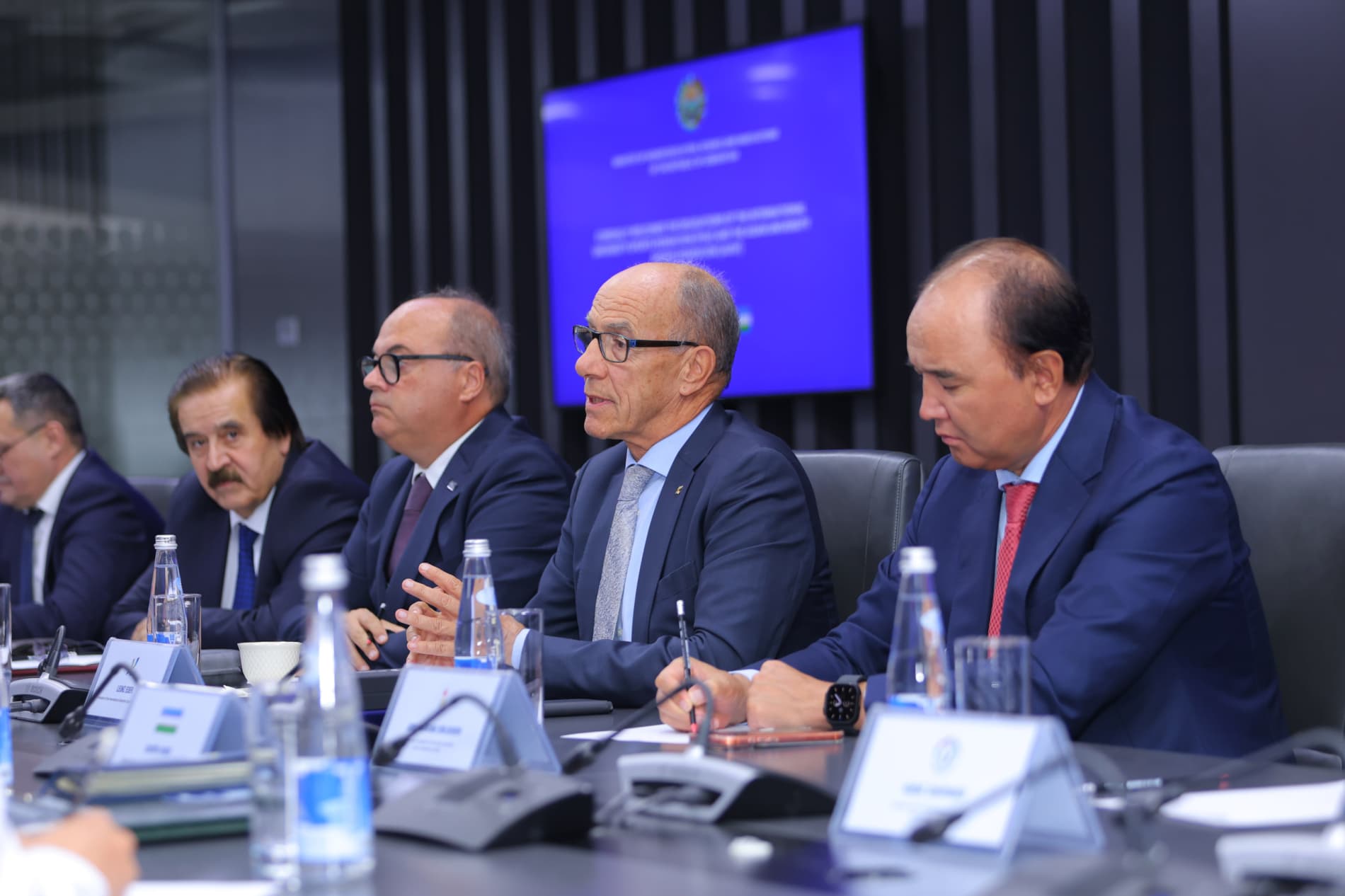 Vazir FISU va AUSF rahbariyati vakillari bilan uchrashdi