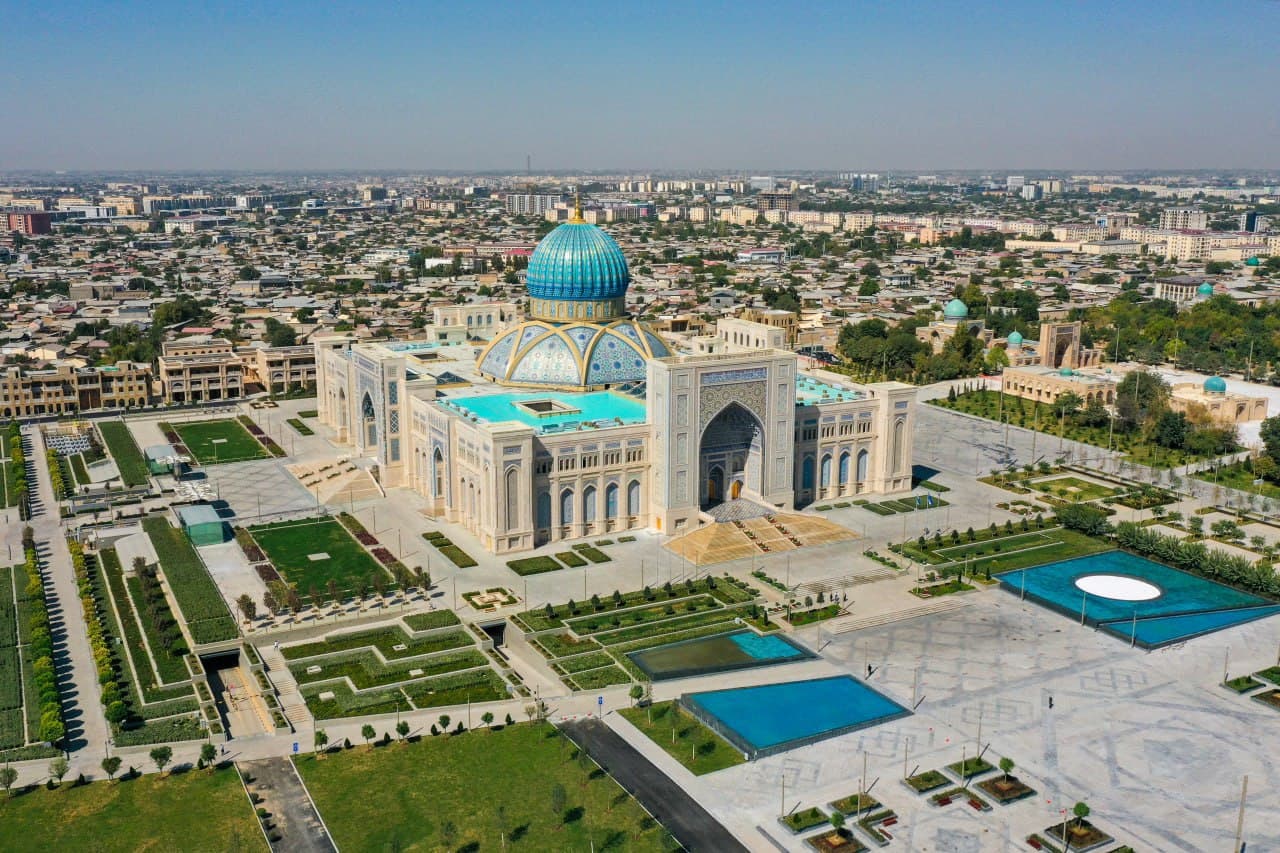 International Forum Participants Visit the Center of Islamic Civilization