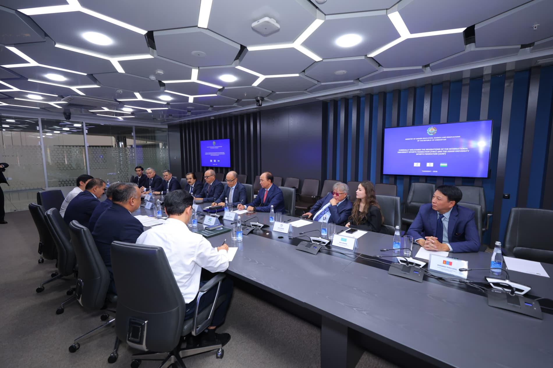 Vazir FISU va AUSF rahbariyati vakillari bilan uchrashdi