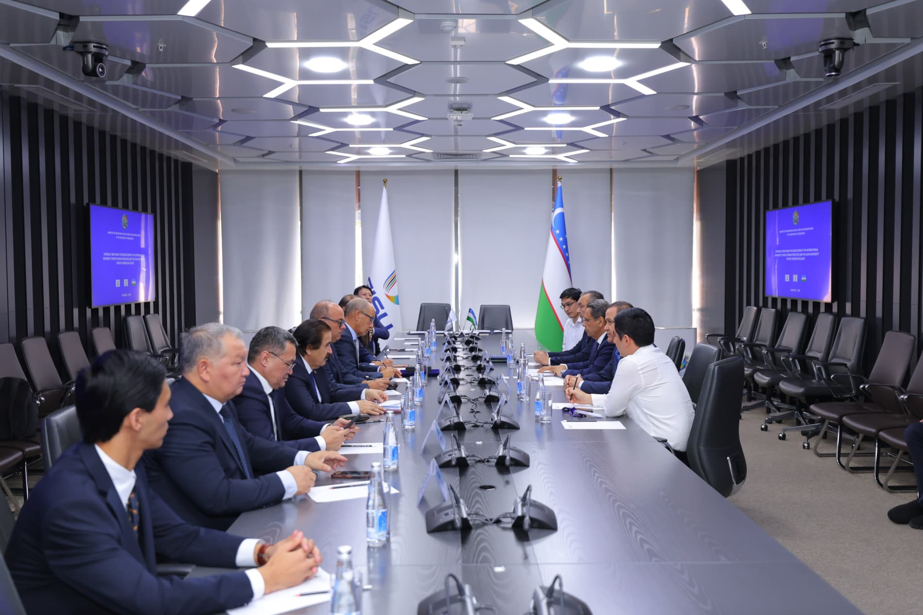 Vazir FISU va AUSF rahbariyati vakillari bilan uchrashdi