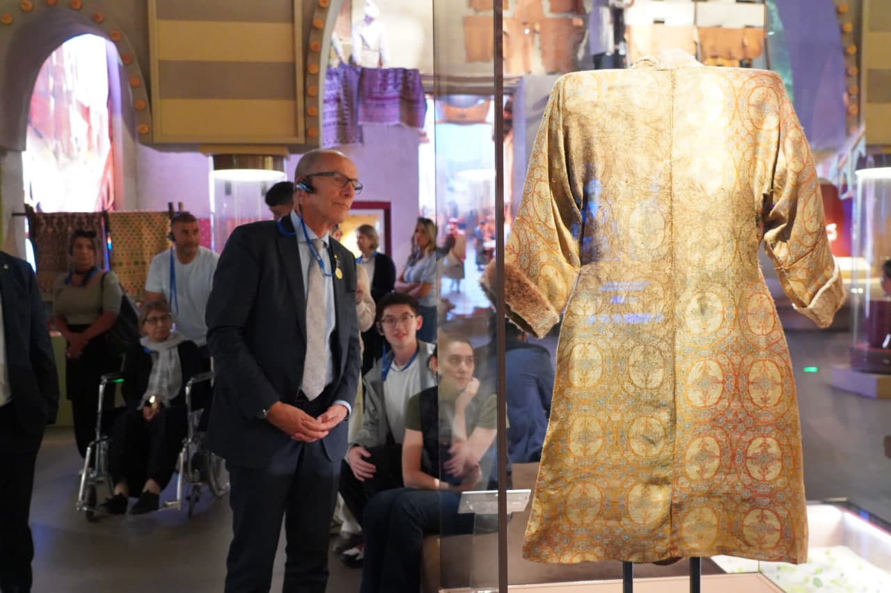 International Forum Participants Visit the Center of Islamic Civilization