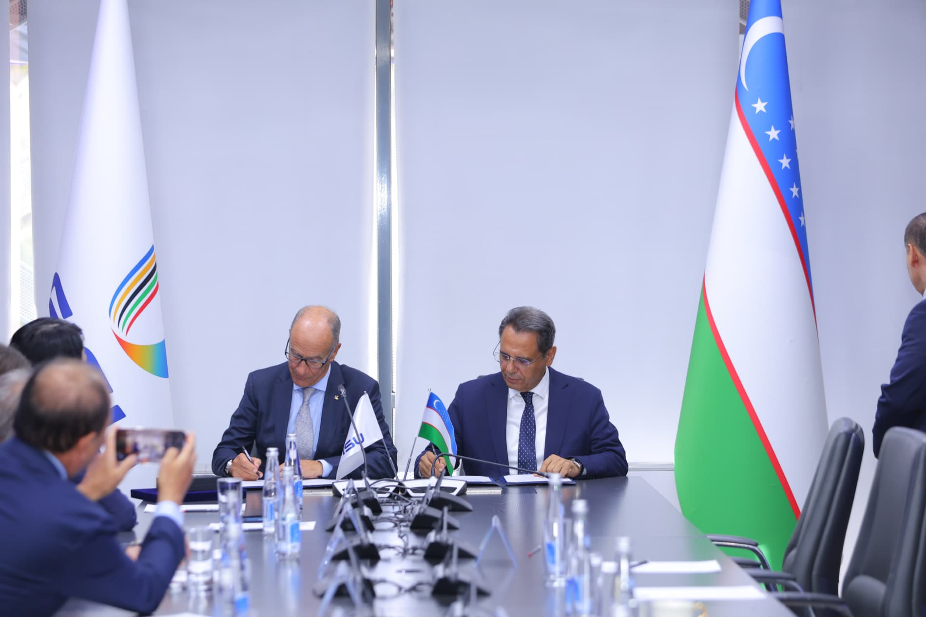 Vazir FISU va AUSF rahbariyati vakillari bilan uchrashdi