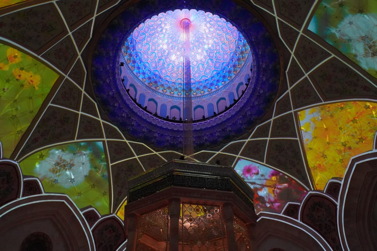 International Forum Participants Visit the Center of Islamic Civilization