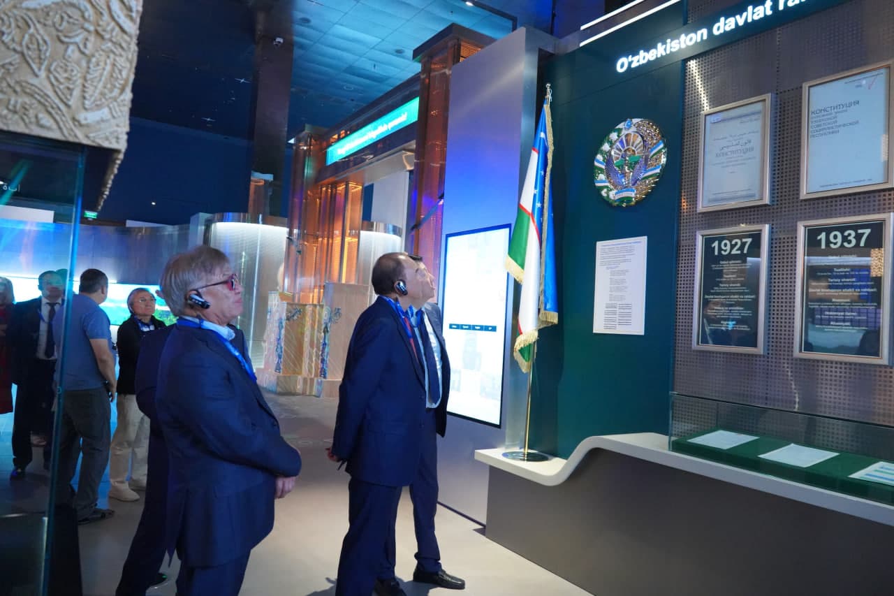 International Forum Participants Visit the Center of Islamic Civilization