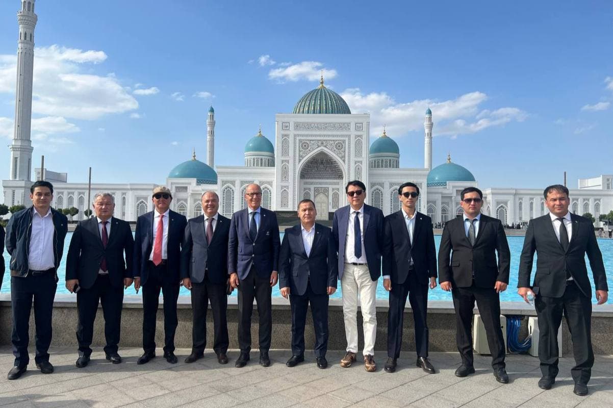 Participants of the 1st Central Asian International Student Sports Forum Visit Samarkand