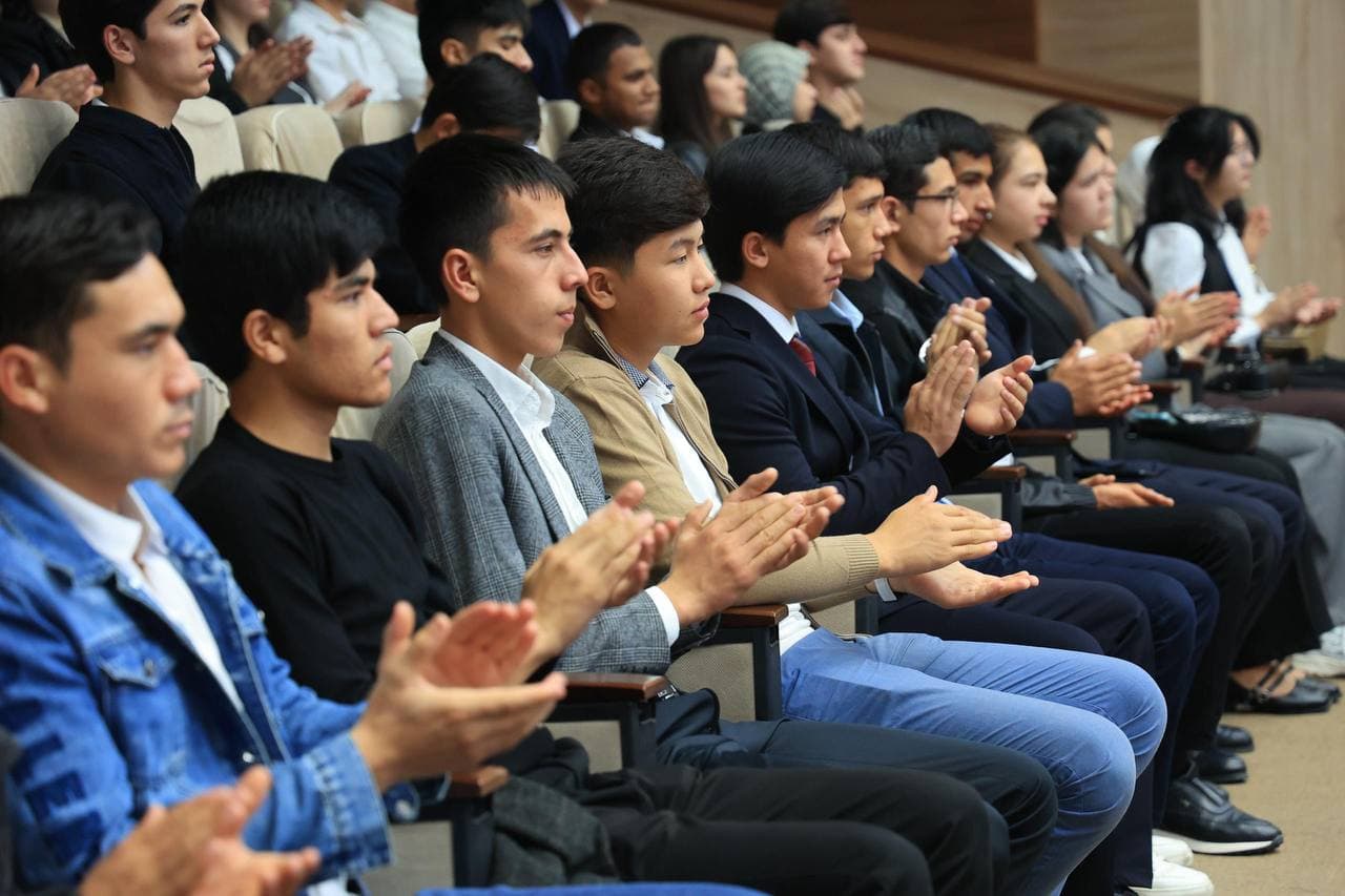 Participants of the 1st Central Asian International Student Sports Forum Visit Samarkand
