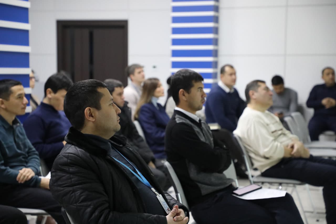 Mutaxassislar ishtirokida "O‘zbek tili - milliy davlatchiligimiz timsoli" mavzusida ichki davra suhbatlari va seminarlar tashkil etildi