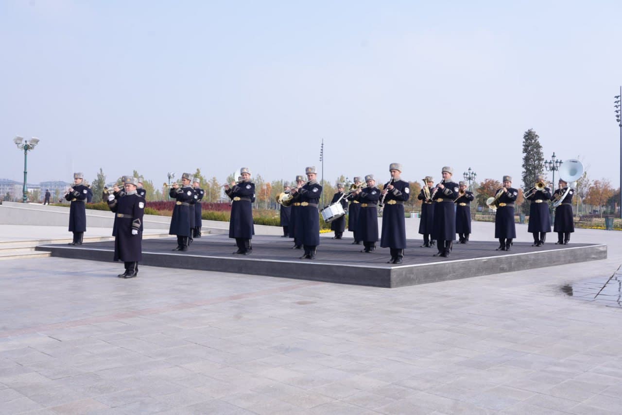 Mustaqillik monumentiga gulchambar qoʻyish tadbiri boʻlib oʻtdi