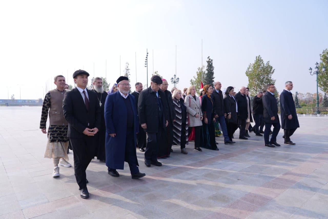 Mustaqillik monumentiga gulchambar qoʻyish tadbiri boʻlib oʻtdi