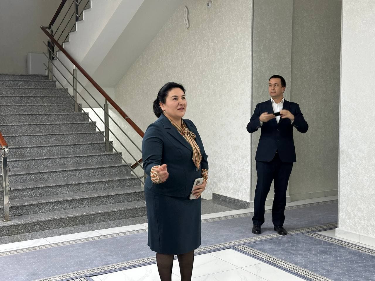 “Konstitutsiya — inson qadri, erkinlik, tenglik va adolat garovi!” mavzusida davra suhbati bo'lib o'tdi