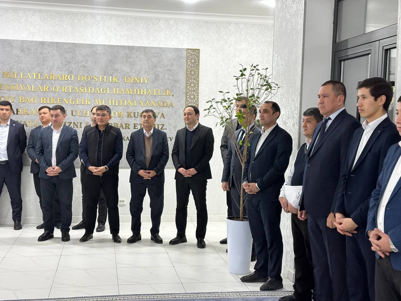 “Konstitutsiya — inson qadri, erkinlik, tenglik va adolat garovi!” mavzusida davra suhbati bo'lib o'tdi