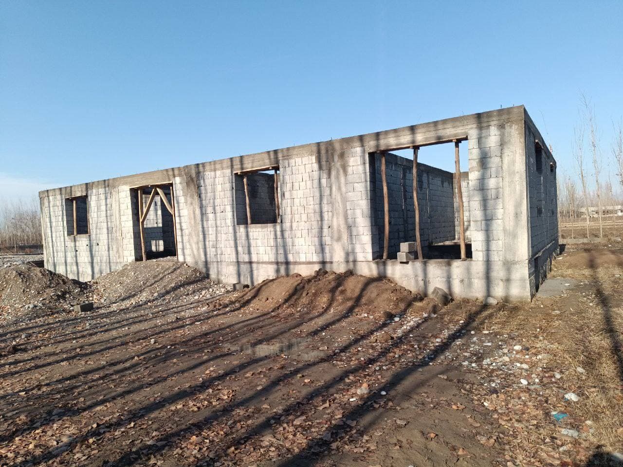 В округе Пакхтабад были выявлены нарушения земельных правовых норм.