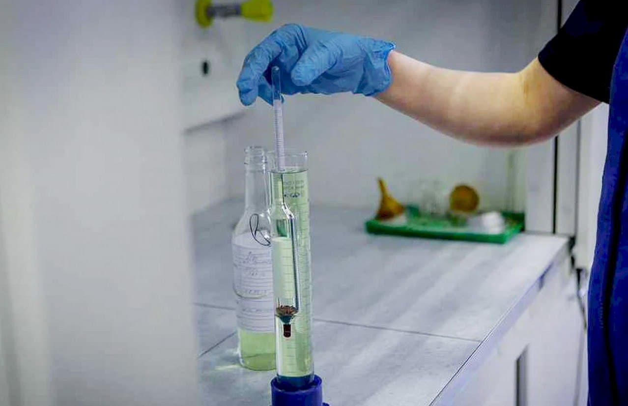 Navoiy viloyatida sifatsiz neft mahsulotlarini sotuvga chiqargan AYOQShlarga nisbatan chora ko‘rildi