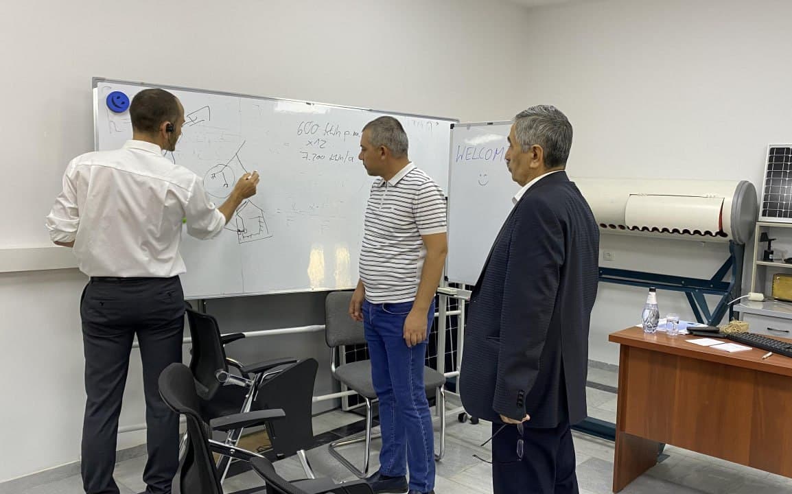 Kichik va oʻrta fotoelektr tizimlari va issiqlik nasoslari mavzularida o‘quv kurslari tashkil etildi
